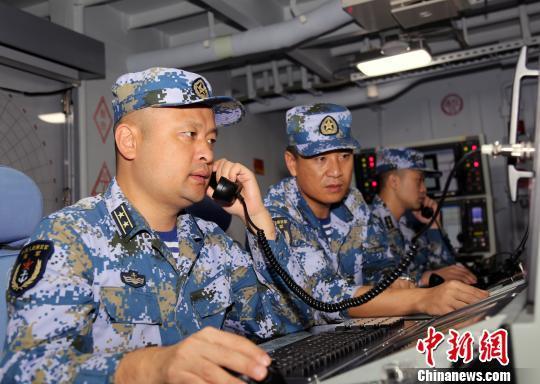 南海舰队新型舰艇进行针对性反潜演练