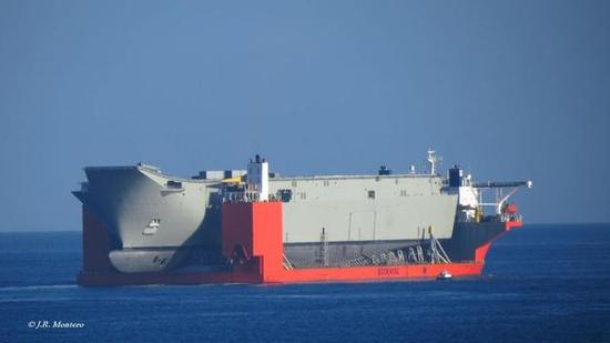 中国将造6万吨半潜船，运送“小平顶”两栖攻击舰也不在话下