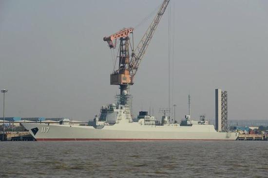 中国打破一惯例火力全开用模块化猛造新型战舰，规模令日本也胆寒