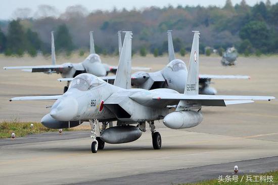 图注：日本航空自卫队F-15J战斗机群