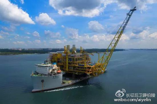 点击查看大图 5万吨级“祥瑞口”轮运输马来西亚外海1万8千吨超大油气模块,创下侧向滚装最重记录