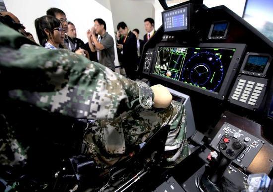 中国新一代战机座舱显示屏曝光 或已装备歼20
