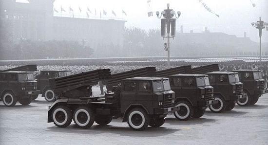81式火箭炮曾参加84年国庆阅兵式