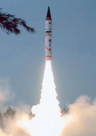 印度“烈火-3”导弹发射瞬间。