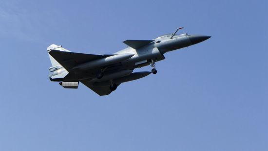 南部战区空军换装 7位领导卸任改当飞行员驾歼