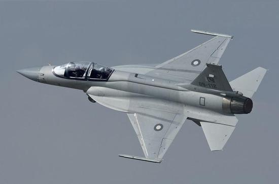 双座枭龙将首飞或装备新雷达_手机新浪网