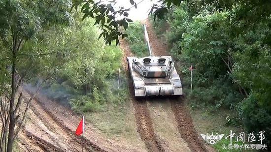 這是96式坦克?你認錯了,此乃解放軍的魔改金幣車