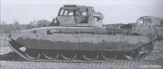 英國挑戰者1主戰坦克的訓練坦克,使用挑戰者1主戰坦克的地盤,加裝帶有寬大玻璃風擋的特殊訓練炮塔。