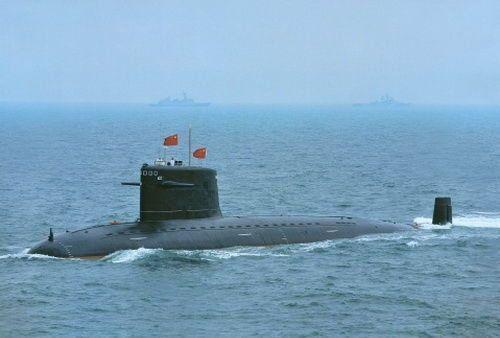 图：091核潜艇是中国第一代核潜艇，由于钢材强度有限，其最大工作深度不会高于350米。