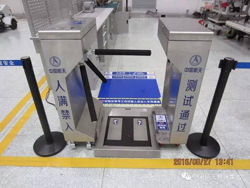 航天器总装工位入口闸机