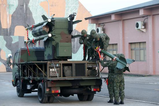 ̨�վ���̨�ϻ������������콣һ�͡����յ������أ�ͼƬ����̨�����ϱ���