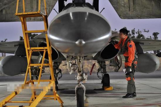 ̨�վ���ǿ����ս����̨�Ͽվ����ص�443����IDFս���� 17�ս���ѵ����ͼΪ�ڻ��������ķ���Ա��IDFս���� ��