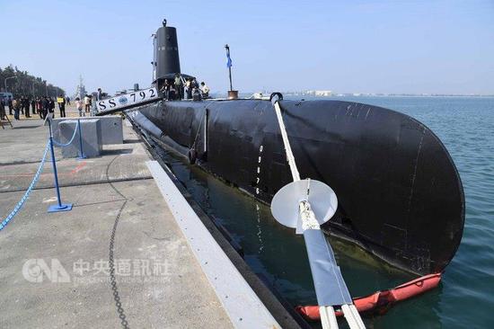 1月18日，台湾海军海豹号潜艇向媒体开放参观