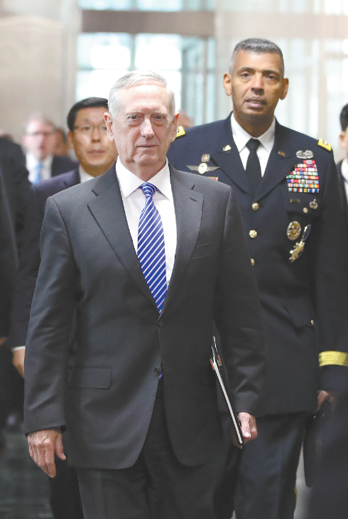 马蒂斯2日下午抵达韩国政府首尔办公大楼。