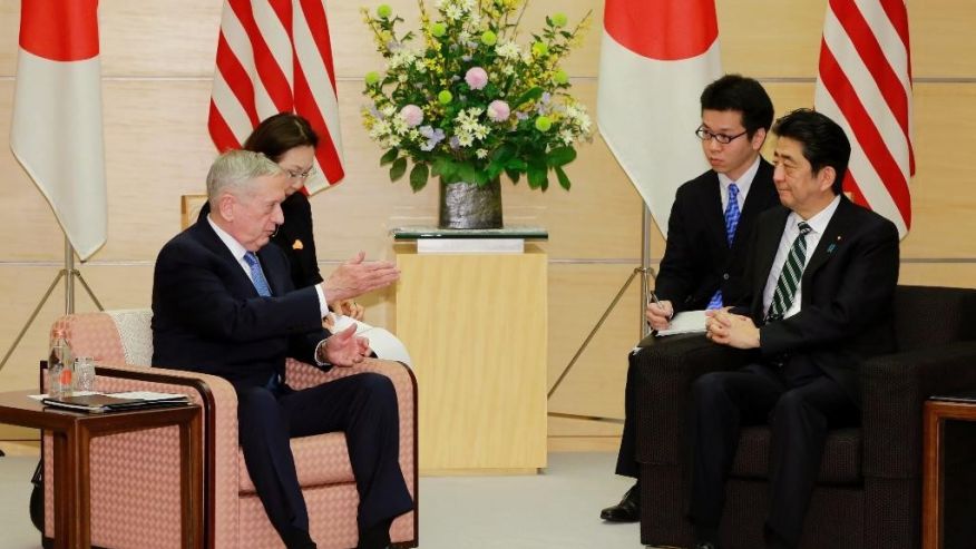 有“疯狗”绰号的美国国防部长马蒂斯3日抵达日本,向日本首相安倍晋三表示将继续致力于对日防卫。