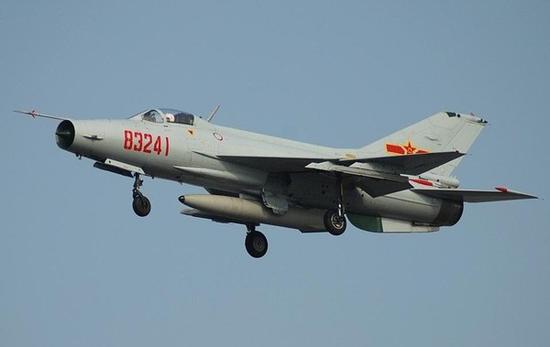 中国歼13改舰载机曝光 突破多项关键技术为何却下马
