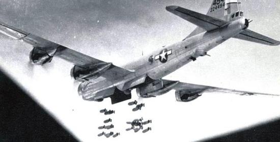图片：这些四川起飞的B-29开启了摧毁日本本土的地毯式轰炸，彻底扼杀了日本狂妄的帝国梦。
