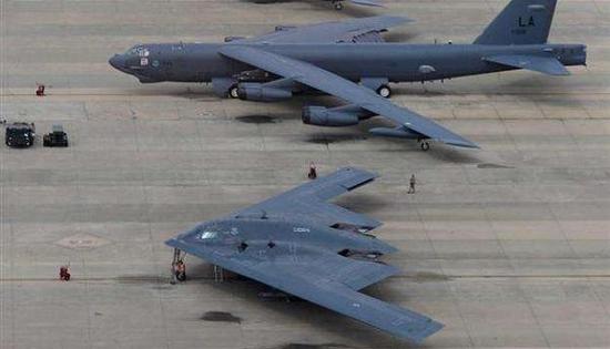 　　B-2太贵，难以替代全部替代B-52轰炸机