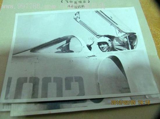 图片：当年《飞行交响乐》的海报照片。