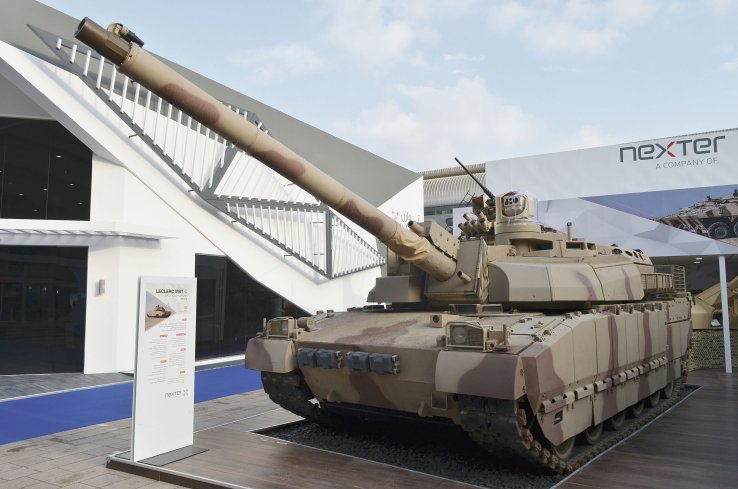 
	法国为阿联酋现有装备的“勒克莱尔”主战坦克提出了改进方案，改进了观瞄、动力系统和附加装甲 
