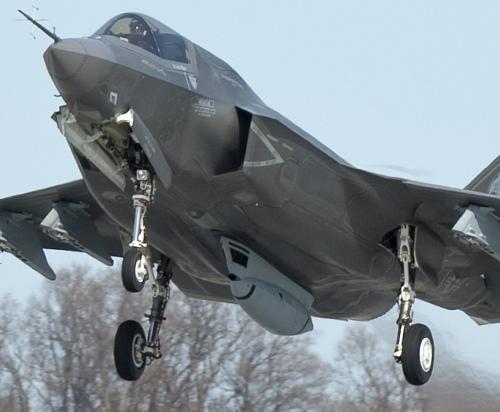 (图) f-35的外挂机炮吊舱,由于为了要限制重量等原因,只有a型用内置