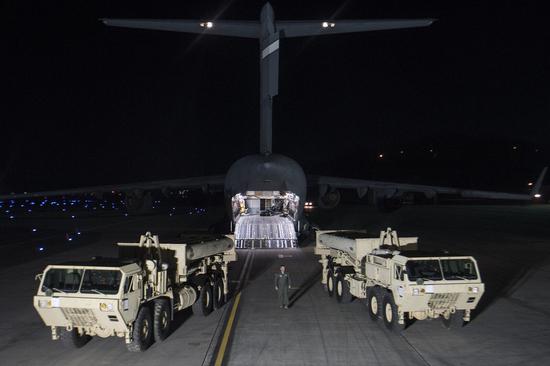 
	“萨德”装备6日抵达韩乌山空军基地 
