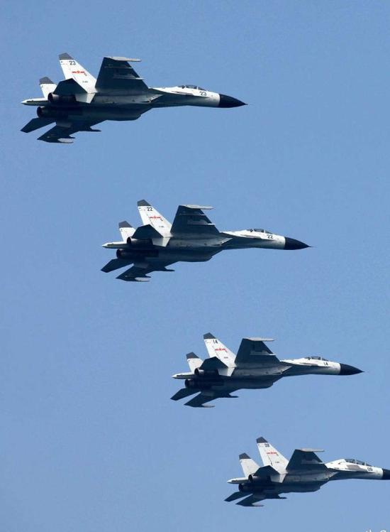 中国军舰或全程监视日准航母进南海 歼11可低空逼近