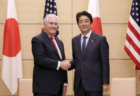 蒂勒森会见日本首相安倍晋三