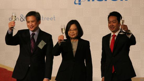 Ӣ̨Эᴦ÷󣩡᳤̨̻½ף 