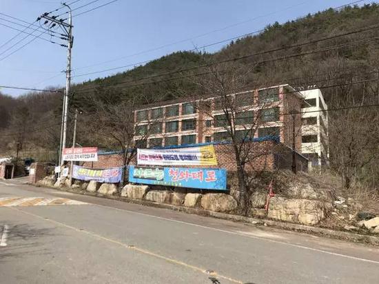 ǰ����߶����򳡵�һ��ְ��ס�������ѱ���������פ��