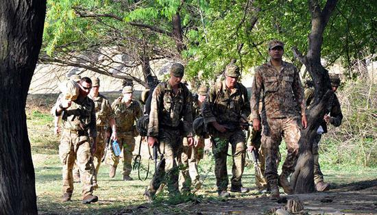 获得第一届“团队精神”国际竞赛金牌的巴基斯坦陆军门格拉基地代表队