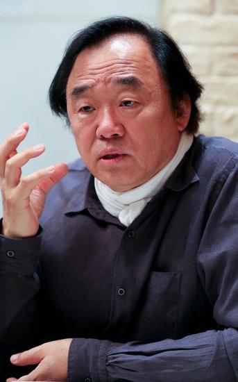 3��17�����磬��������Ұ׽������׶����ӵ���һ�Ҳ���н��ܡ��������ձ����Ĳɷá�