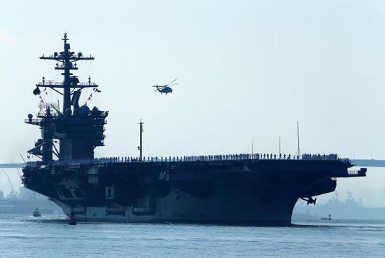 
	此次事件主角——CVN70“卡尔·文森”号核动力航空母舰，尼米兹级航空母舰3号舰，1982年服役 
