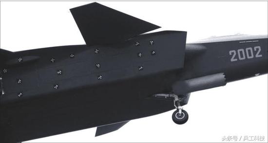歼20歼15机身曾现斑点状奇怪符号 想不到竟这