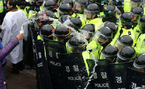 26�գ���������������ǧ����Ա������·�����뵱�ط������¡���ʿ������ͻ�����»���/�����緢��