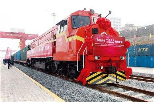 2015年2月25日,装载集装箱的首班中亚班列从中哈连云港物流基地出发。