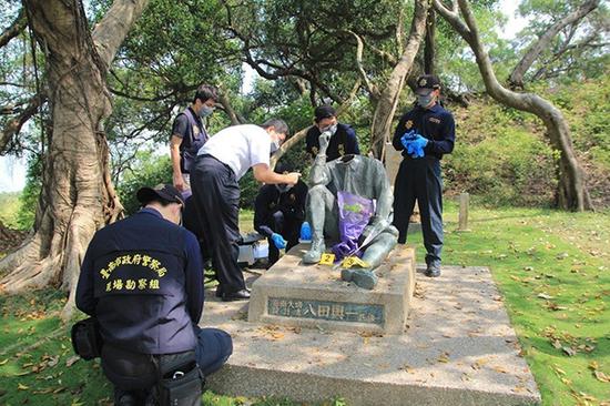 
	被视为所谓“台日友好象征”的台南乌山头水库内的日本技师八田与一铜像，4月16日被发现遭人持电锯“断头” 
