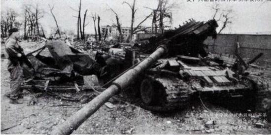 车臣战争中被击毁的T-80