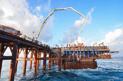 图为建设中的中马友谊大桥。作为“21世纪海上丝绸之路”的重点项目，中马友谊大桥让马尔代夫人民的梦想变为现实，也成为中马友谊的重要见证。（新华社发）