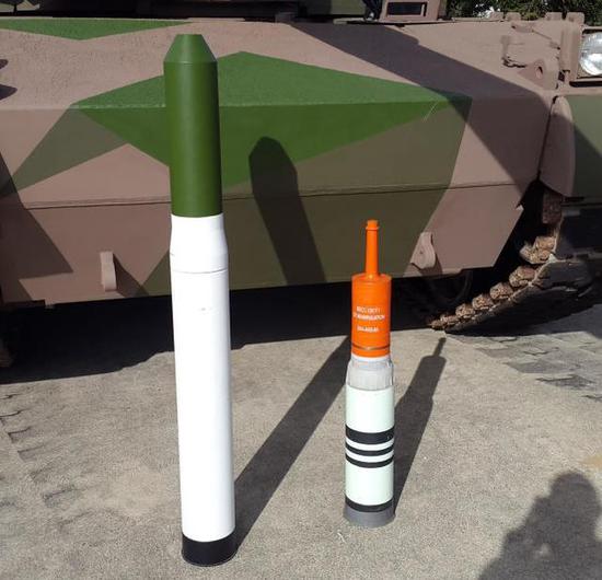 图片：法国人展示的2种新型140毫米弹药，从涂装和外形来看可能仍然只是试验弹。