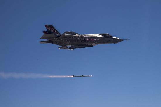 点击查看大图 不过起码台军还是有点进步,知道幻影2000已经太老不敷使用,没把幻影2000拉出来而是换了F-35