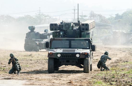 点击查看大图 至于把“毒刺”单兵防空导弹搬上车凑出来的复仇者系统到底能不能反导,这个估计台军自己心里都没数