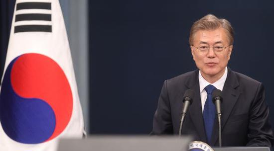 资料图:韩国总统文在寅在记者会上发言。