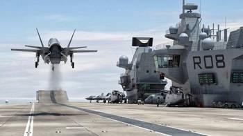 主宰未来战场的航母舰载机会是F-35还是T50？