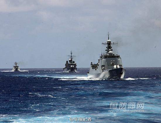 
	2016年，我海军参加美2016年环太平洋军演，参演军舰为，西安舰、衡水舰、高邮湖舰 图：@军报记者 下同 
