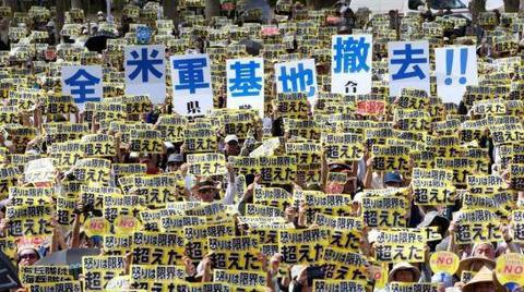 冲绳2016年6月19日举行大规模集会，要求驻冲绳的美国海军陆战队全部离开。