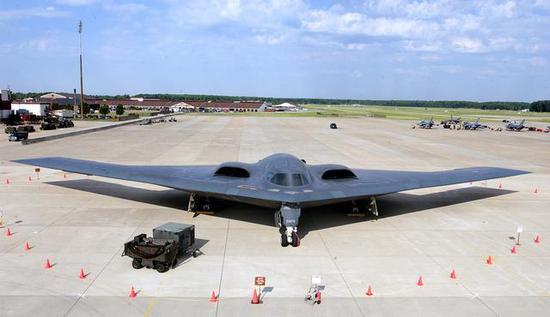 图为美国B2隐形轰炸机