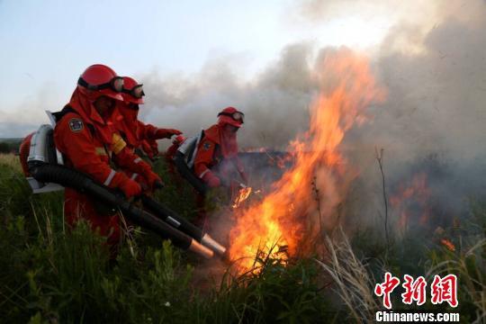 蒙古国过境大火现场。武警呼伦贝尔森林支队供图