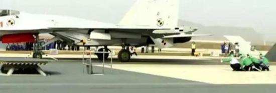 歼15疑似进行弹射试验 彻底拉开同日本的航母