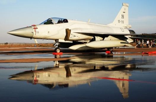 中国研发隐身战机却遭巴铁放弃 背后竟是该国